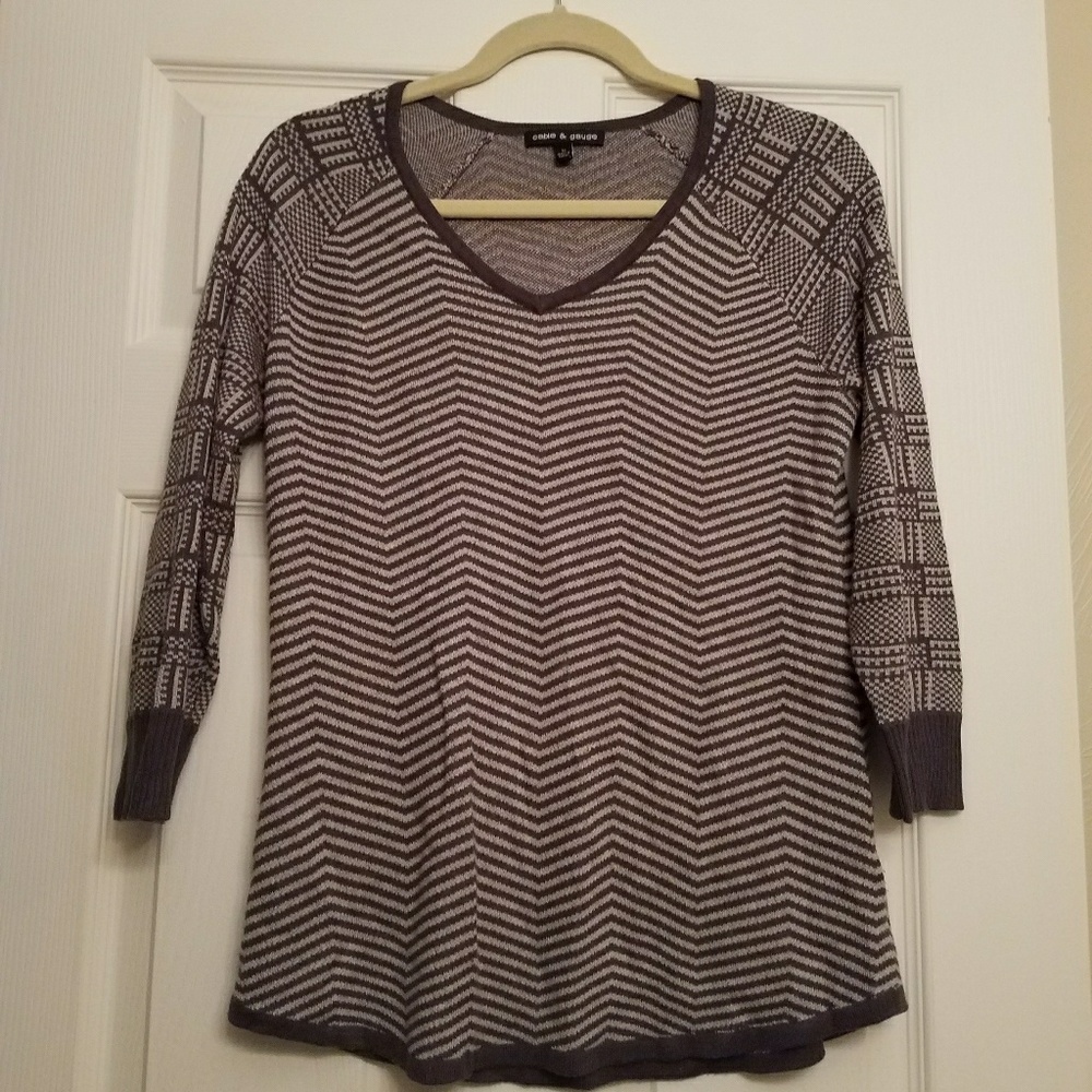 😎 V-Neck Patterned Sweater 3/4 Sleeves